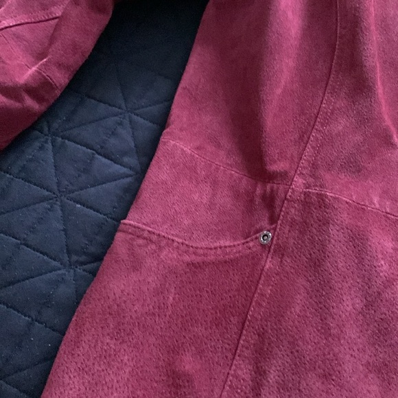 Fall 2025 colour trend

Burgundy / Maroon Vintage BUM Equipment suede jacket - Picture 7 of 10
